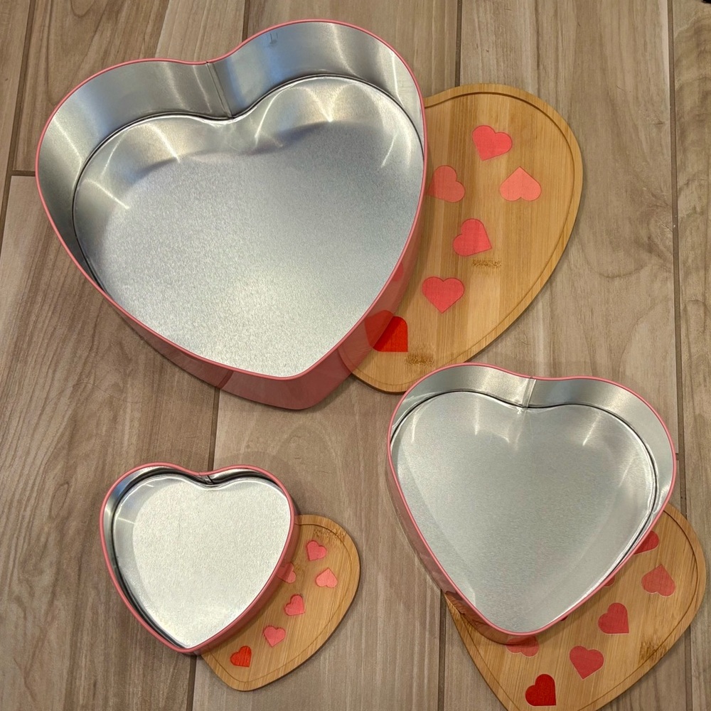 NWOT Set of 3 Heart-Shaped Wooden nesting Boxes with Red & Pink heart Accents - Picture 3 of 4